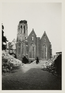 A-549 Gezicht op de Nieuwe Kerk en Abdijtoren te Middelburg, na het bombardement