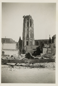 A-550 Gezicht op de vernielde Abdijtoren te Middelburg, na het bombardement