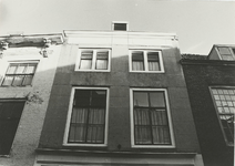 A-558XIX Bovenzijde van de voorgevels van het pand Korte Noordstraat 24/26 te Middelburg vóór de restauratie