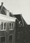 A-558XVIII Bovenzijde van de voorgevels van de panden Korte Noordstraat 26/24 en 22 te Middelburg vóór de restauratie
