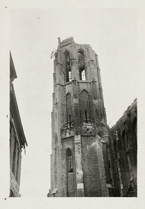 A-563 De verwoeste Abdijtoren te Middelburg, na het bombardement