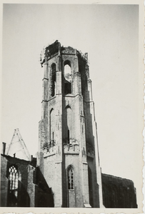 A-564 De verwoeste Abdijtoren te Middelburg, na het bombardement