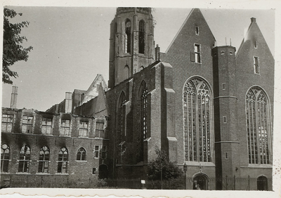 A-565 Gezicht op de Nieuwe Kerk en de Abdijtoren te Middelburg, na het bombardement