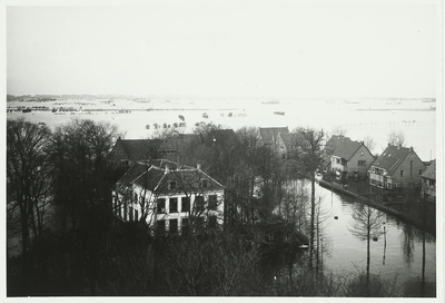 A-596 Gezicht op de latere Griffioenwijk te Middelburg tijdens de inundatie