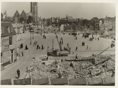 A-621 Puinruimen op de Markt te Middelburg, na het bombardement