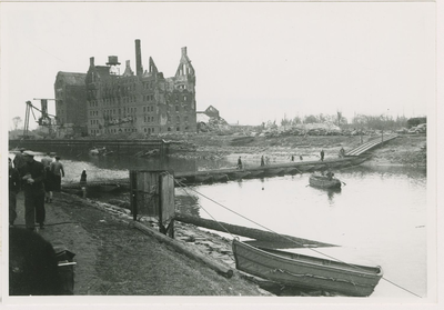 A-624 De door oorlogsgeweld vernielde meelfabriek aan het Kanaal door Walcheren te Middelburg