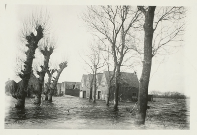 A-768 Gezicht op de Seisweg en omgeving te Middelburg, tijdens de inundatie