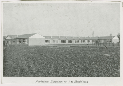 A-95 Noodschool Espenlaan no. 1 te Middelburg. Noodschool van de Christelijke HBS en MMS aan de Espenlaan te Middelburg