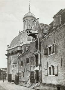 A-983 Gezicht op een deel van de achtergevel van het pakhuis van de Oostindische Compagnie in de Verwerijstraat 28 ( De ...