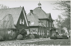 AS-88 Gemeentehuis, burgemeesterswoning en woonhuis aan de Noordweg 491-495 te Sint Laurens