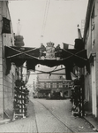 B-102 Gezicht op de Langeviele en de Pottenmarkt te Middelburg met feestversiering