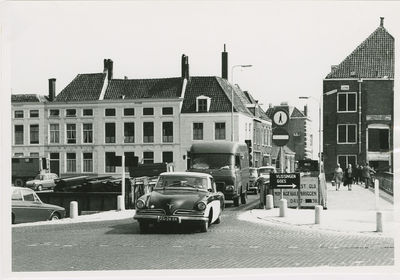 B-1182III Noodbrug tussen de Goese Korenmarkt en de Segeersstraat tijdens de aanleg van de nieuwe Koningsbrug te Middelburg