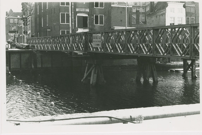 B-1182VI Noodbrug tussen de Goese Korenmarkt en de Segeersstraat tijdens de aanleg van de nieuwe Koningsbrug te Middelburg
