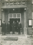 B-1190 De opening van het nieuwe gemeentehuis van Sint Laurens, met van links naar rechts: P. Dumon Tak, burgemeester ...