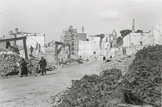 B-1277 Gezicht op puin in een deel van de Lange Delft te Middelburg, na het bombardement