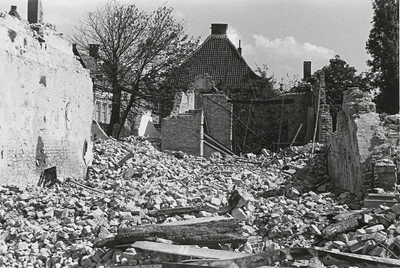 B-1287IV Puinruimen in de binnenstad van Middelburg, na het bombardement