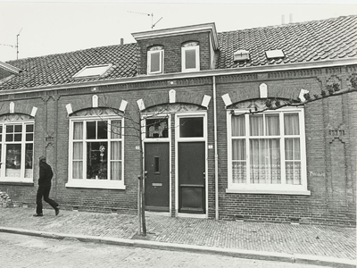 B-1565A Voorgevels van de gerenoveerde woningen in de Eigenhaardstraat 29 en 31 te Middelburg