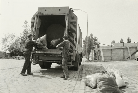 B-1625 Het ophalen van vuilnis aan de Oude Veerseweg te Middelburg