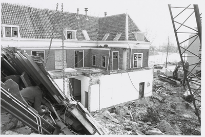 B-1684VII Geicht op de afbraak van de aanbouw (smederij) aan de achterzijde van het huis van de equipagemeester van de ...
