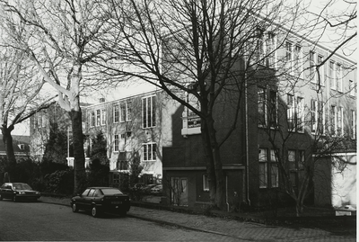 B-1703VI Gezicht op het Zeelandcollege (voor 1990 streekschool) aan de Zuidsingel te Middelburg