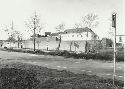 B-1738III Gezicht op de Blauwedijk met het in mei 1993 gesloopte Huis van Bewaring te Middelburg