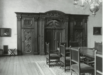 B-1793 De kamer van burgemeester en wethouders van Middelburg, met houten betimmering