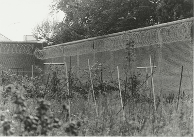 B-1814XII Een binnenplaats van het in mei 1993 gesloopte Huis van Bewaring staande tussen de Blauwedijk en de ...