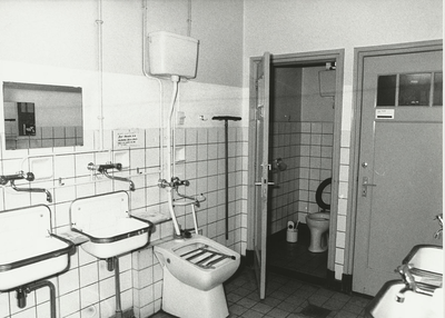 B-1814XXXVIII Sanitaire ruimte in het in mei 1993 gesloopte Huis van Bewaring staande tussen de Blauwedijk en de ...