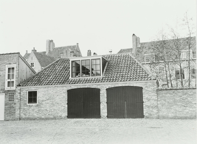 B-1830X Gezicht op garages en schuur in de Bleekersgang achter de Spanjaardstraat te Middelburg, na de restauratie
