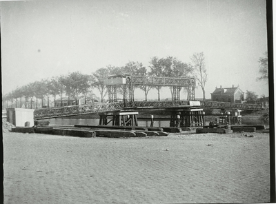 B-1846 Gezicht op de noodbrug over het Kanaal door Walcheren bij het station te Middelburg