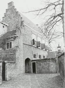 B-1850I Gezicht op de Kuiperspoort te Middelburg