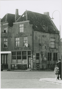 B-1862 Logement 't Hoekje op de hoek van het Vlissings Wagenplein en de Winterstraat te Middelburg. Beide straten zijn ...