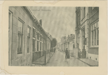 B-1898 Langstraat Arnemuiden. De Langstraat te Arnemuiden met rechts het gemeentehuis