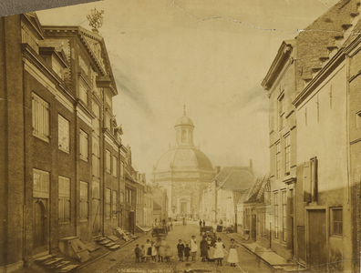 B-213 576, l'Eglise de l'Est. Gezicht op de achtergevel van het Oostindisch huis in de Breestraat te Middelburg, met op ...
