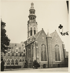 B-214 Gezicht op de Nieuwe Kerk en de abdijtoren aan de Groenmarkt te Middelburg