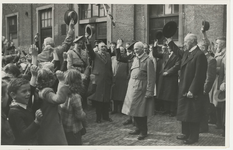 B-264 De eerste minister van Zuid-Afrika J.Smuts bezoekt Middelburg; links wethouder Kögeler