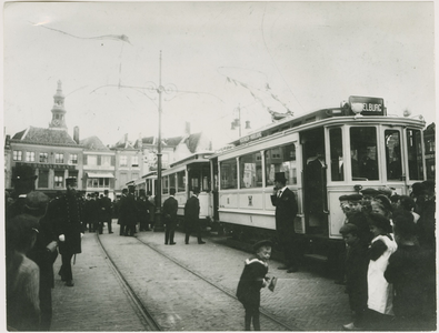 B-302 De Markt te Middelburg met de elektrische tram