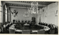B-374 De eerste vergadering van de gemeenteraad van Middelburg in het gerestaureerde stadhuis