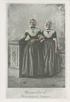 B-434 Nieuwland. Hedendaagsch kostuum.. Tannetje Kodde en Apollonia de Vos in Nieuwlandse klederdracht