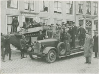B-816 De brandweer met Magirusspuit en een legervoertuig tijdens de bevrijding op de Dam te Middelburg
