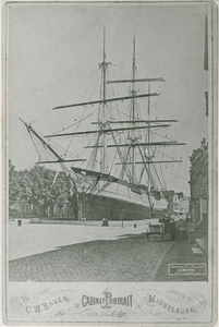 B-895I Een schip in het droogdok Prins Hendrik aan de Dam te Middelburg