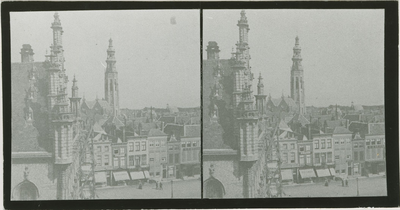 B-907 Gezicht op het Stadhuis, de Abdijtoren en de Markt te Middelburg