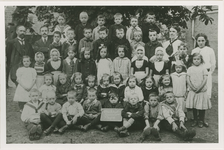 B-953 Leerlingen van klas 3 van de Christelijke School in de Gravenstraat te Middelburg