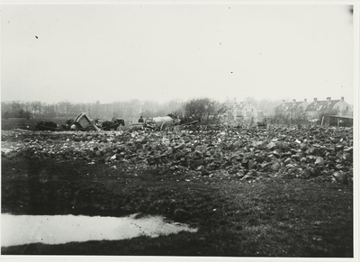 B-955IX Vuilniskarren op de stortplaats op een weiland in de omgeving van Middelburg.Origineel diapositief archief ...