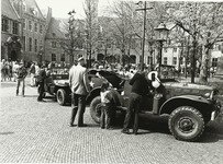 B-996V Oude legervoertuigen van Keep them Rolling op het Abdijplein te Middelburg op bevrijdingsdag