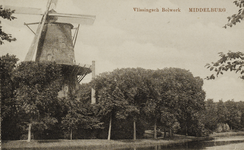 P-1066 Vlissingsch Bolwerk Middelburg. Gezicht op het Vlissings Bolwerk met molen De Hoop te Middelburg.
