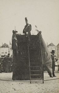 P-1118 Herinnering Koninklijk bezoek Middelburg. September 1907.. Jan Morks op zijn podium tijdens de festiviteiten ...
