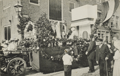 P-1122 Koninklijk Bezoek aan Middelburg, 13 Sept. 1907 Optocht. Sneeuwwit en Rozerood. De optocht Sneeuwwit en Rozerood ...