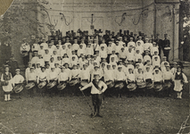 P-1127 Groep van medewerkers aan de Marche des petits Tambours (Trommelmarch) gecomponeerd door Jan Morks. Middelburg ...