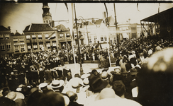 P-1157 Mensenmenigte op de Markt te Middelburg ter gelegenheid van het bezoek van Koningin Wilhelmina en Prins Hendrik ...